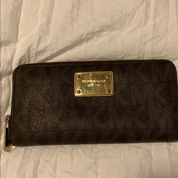 Michael Kors Handbags - MK wallet